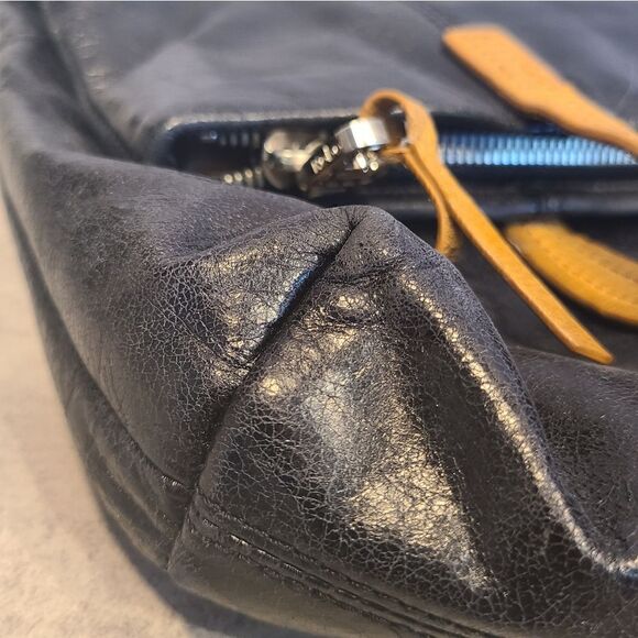 Hobo International Black & Tan leather Top Handle Bag/Buckle Bag Purse Zipper - Picture 13 of 13